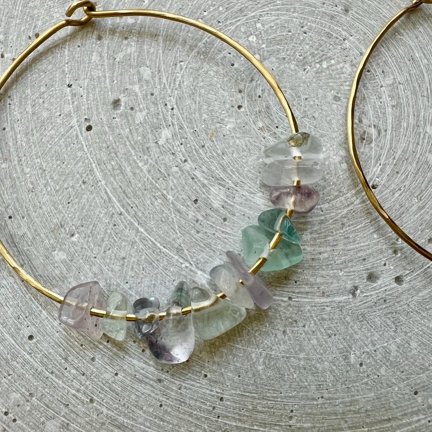 Fluorite Nugget Hoop Earrings, Transparant Gemstone Creole, Handmade Hammered Brass Jewelry