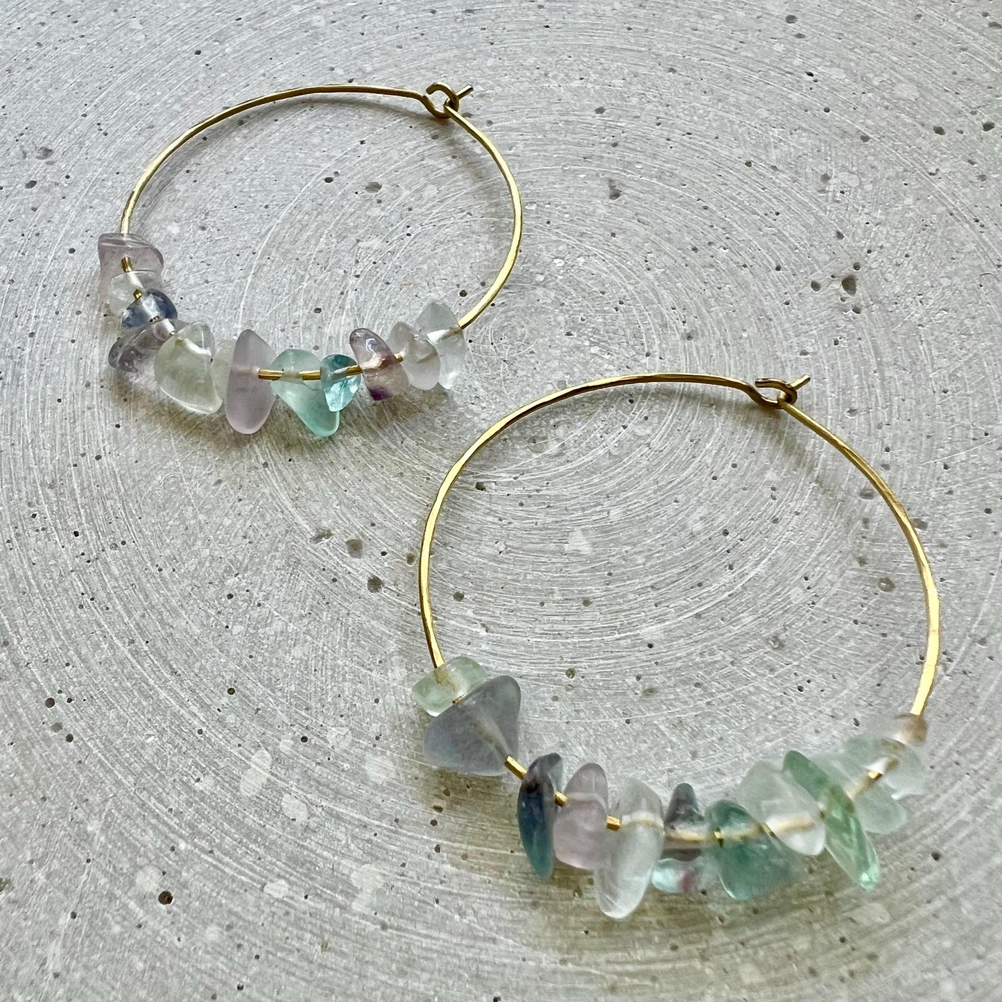 Fluorite Nugget Hoop Earrings, Transparant Gemstone Creole, Handmade Hammered Brass Jewelry