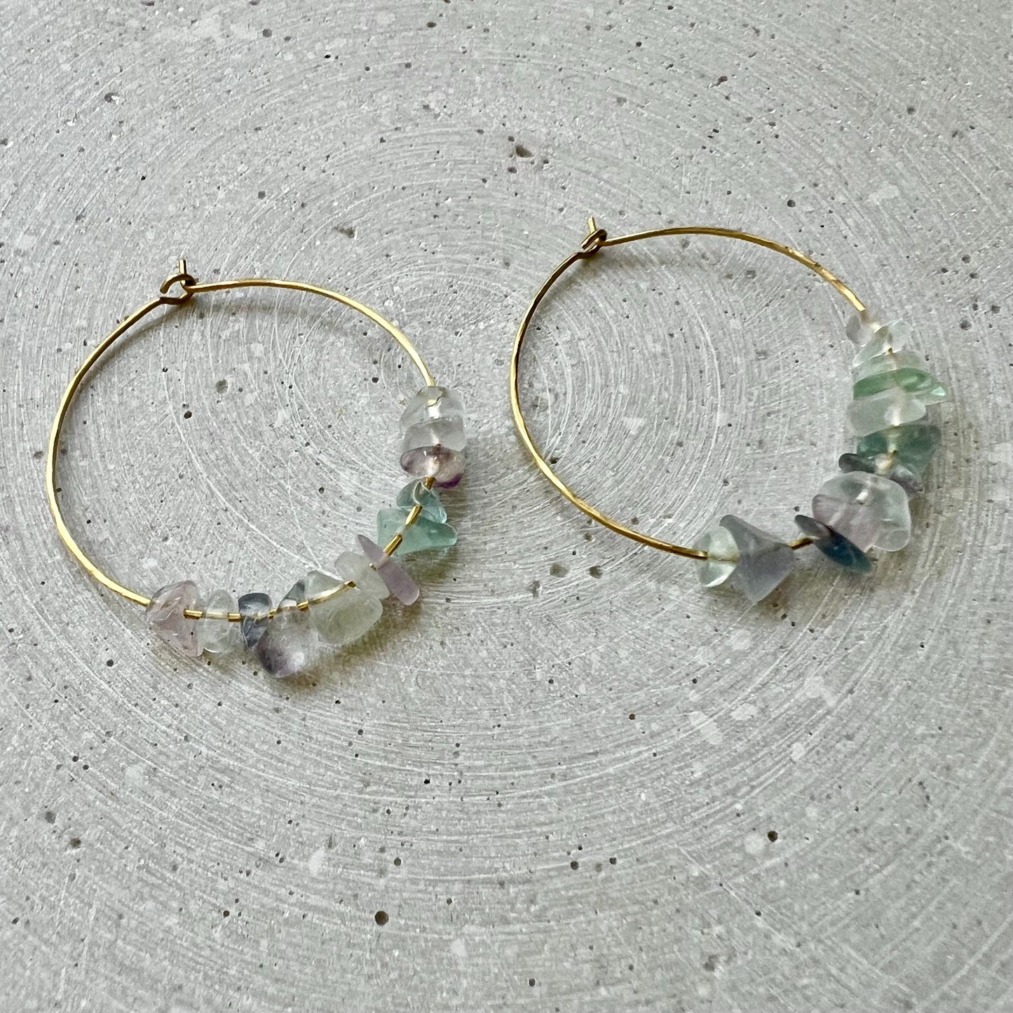 Fluorite Nugget Hoop Earrings, Transparant Gemstone Creole, Handmade Hammered Brass Jewelry
